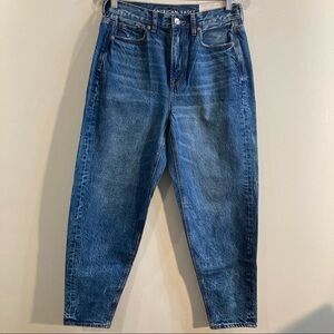 AMERICAN EAGLE Sz 4 Relaxed Mom High Rise Classic Medium Wash  Jeans NWT